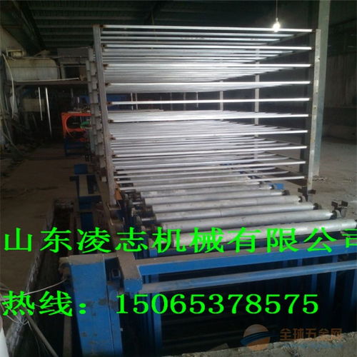 建筑保溫板生產設備與隔熱隔音材料制造技術探析